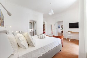 2 slaapkamers, een kluis op de kamer, een bureau