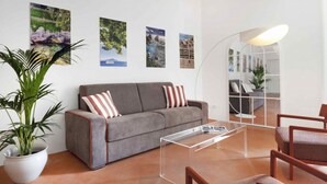 Smart TV - Deluxe Home in Sorrento Old Town with Balconies (Sorrento)