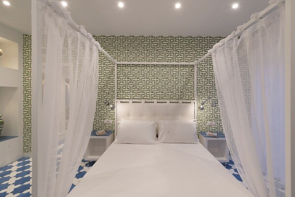 2 bedrooms, desk, iron/ironing board, travel crib