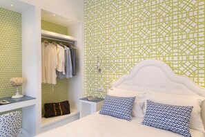 2 bedrooms, in-room safe, desk, iron/ironing board