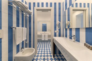 Shower, hair dryer, bidet, towels