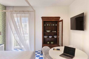 4 bedrooms, iron/ironing board, travel crib, free WiFi