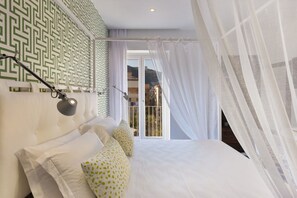 4 bedrooms, iron/ironing board, travel crib, free WiFi