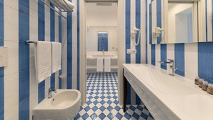 Unclassified image, 4 of 46, button - Luxury Four Bedroom Home (Sorrento)