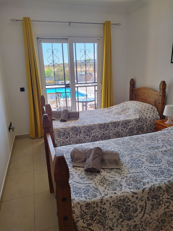 3 chambres, fer et planche à repasser, lit parapluie, Wi-Fi gratuit