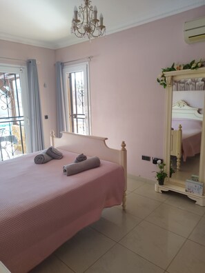 3 bedrooms, iron/ironing board, travel crib, free WiFi