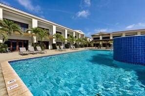 Outdoor pool - Fantastic 2-bedroom condo a short walk to Eagle Beach (Eagle)