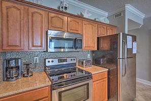 Refrigerador, microondas, parrilla de estufa y lavavajillas 