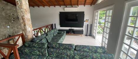 TV connectée, table de tennis de table