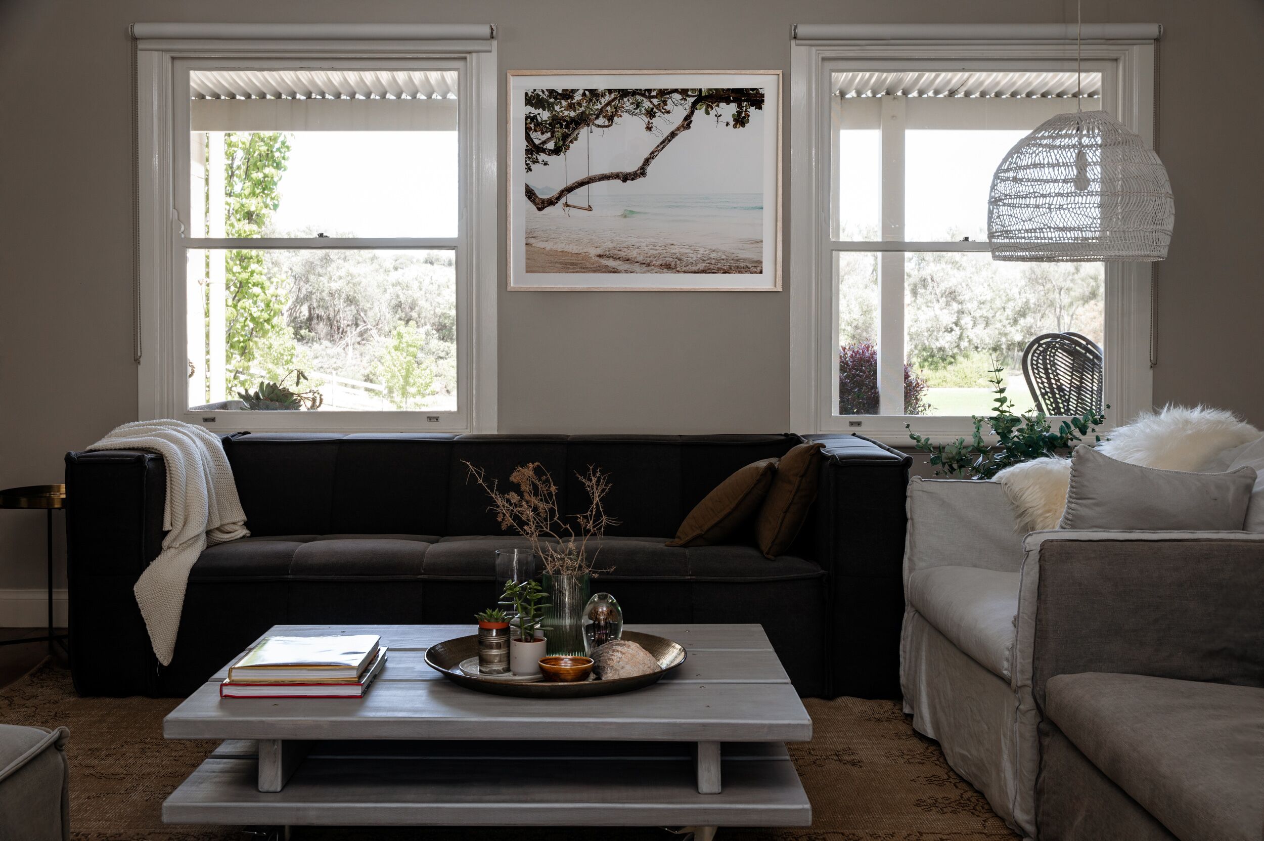 Smart TV, fireplace, ping pong, books