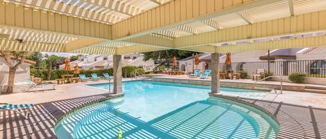 2 座室外游泳池