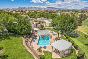 2 outdoor pools