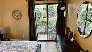 3 habitaciones, tabla de planchar con plancha y cuna de viaje