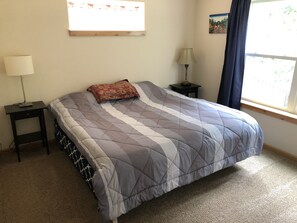 3 slaapkamers, een strijkplank/strijkijzer, wifi, beddengoed