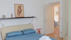 2 habitaciones, tabla de planchar con plancha, wifi y ropa de cama