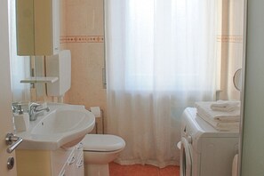 Dusj, hårføner og bidé