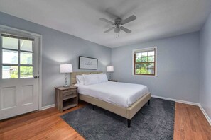 2 soverom, safe på rommet, skrivebord og strykejern/-brett