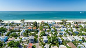Una spiaggia nelle vicinanze