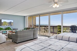 2 bedrooms, WiFi - Gulf Shores 102 First Floor Private Balcony 2 Bedroom 2 Bathroom Condo (Port Aransas)