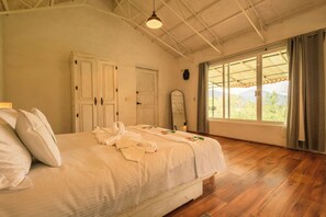 Deluxe Room, 1 Queen Bed, Ensuite, Valley View | Premium bedding, down duvets, individually decorated, rollaway beds - Rancho con Caballos El Reencuentro (Valle de Bravo)