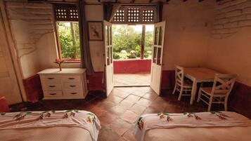 Habitación doble tradicional | Ropa de cama de alta calidad, edredón y decoración personalizada