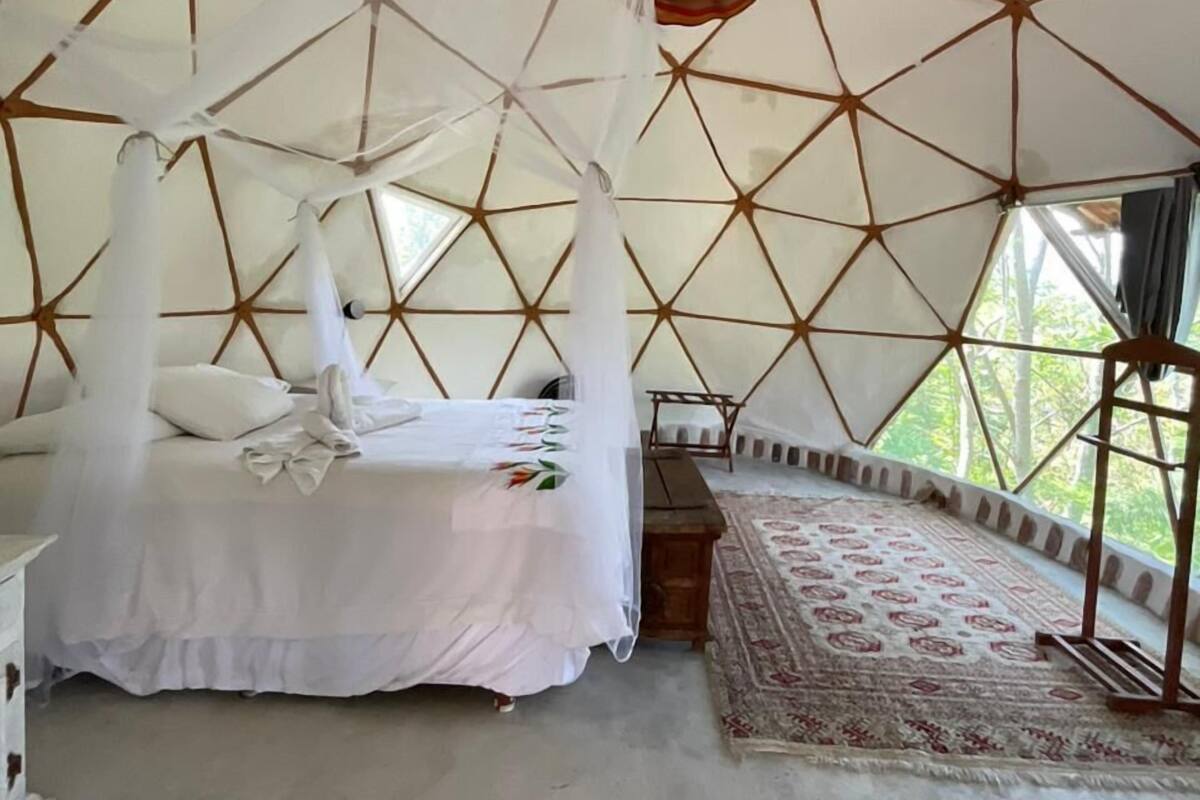 Design Tent | Premium bedding, down comforters, individually decorated, bed sheets