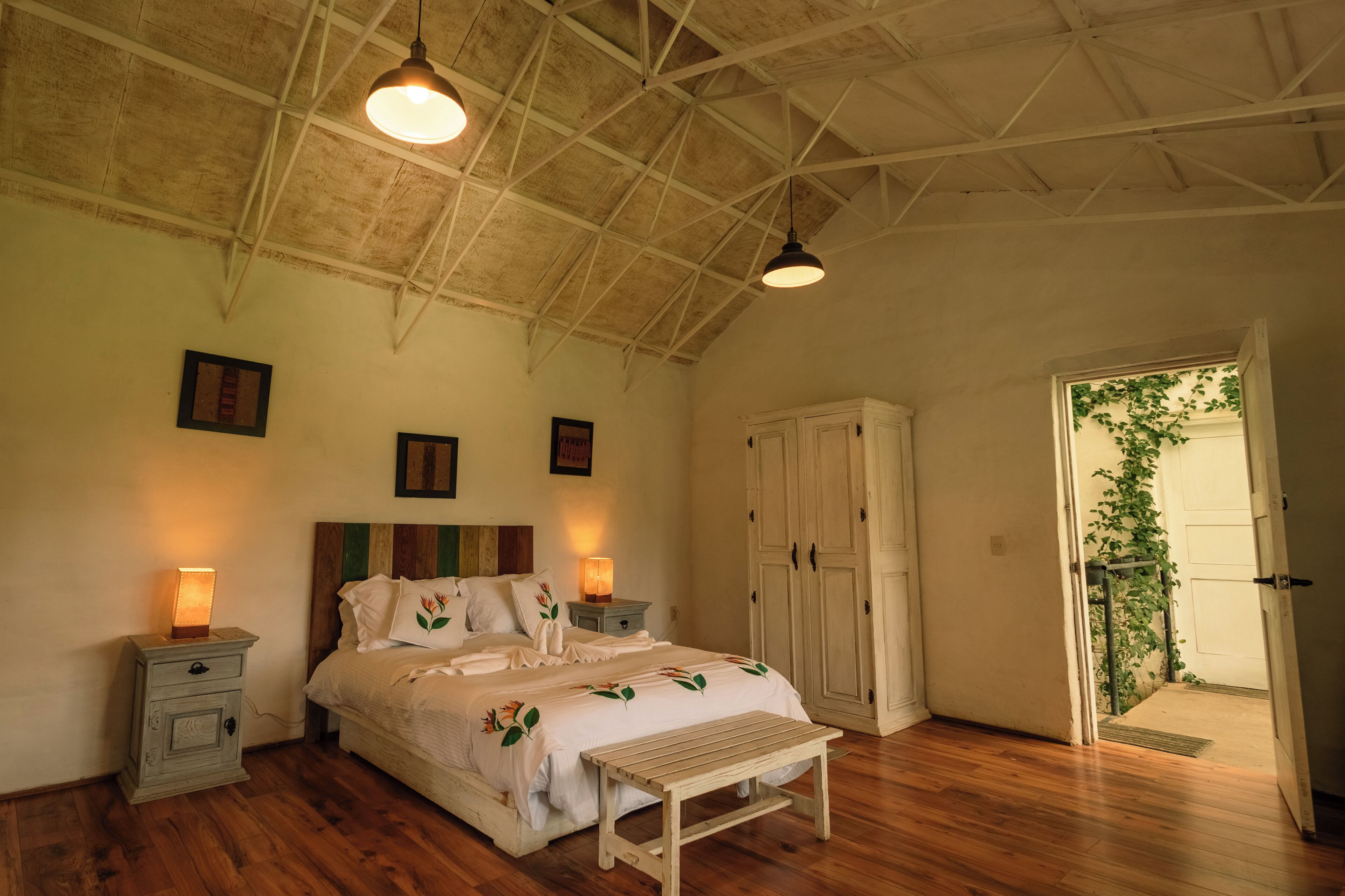 Habitación Deluxe, 1 cama Queen size, baño en la habitación, vista al valle | Ropa de cama de alta calidad, edredón y decoración personalizada 