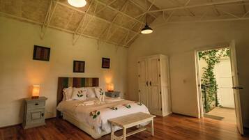 Habitación Deluxe, 1 cama Queen size, baño en la habitación, vista al valle | Ropa de cama de alta calidad, edredón y decoración personalizada