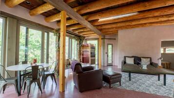 書庫、ミュージックライブラリ、書斎 / ワークスペース