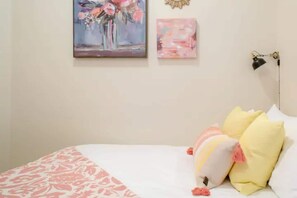 1 habitación, escritorio, tabla de planchar con plancha y wifi gratis 