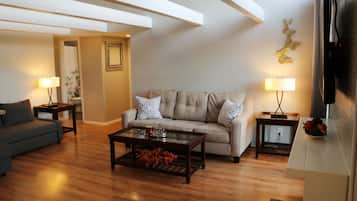 Smart TV, fireplace