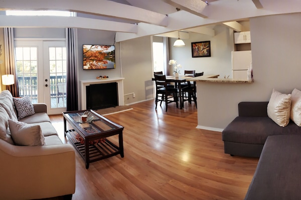 Una Smart TV, una chimenea