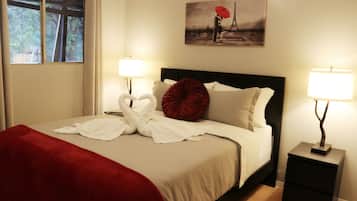 2 chambres, bureau, fer et planche Ă repasser, lit parapluie