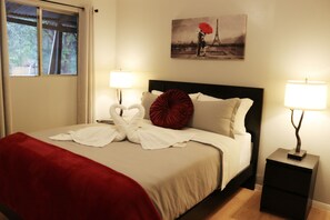 2 chambres, bureau, fer et planche à repasser, lit parapluie