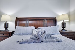 4 عدّة غرف نوم ومكواة/لوح كي وواي فاي وملاءات أسرّة