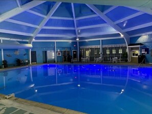 من حمّامات السباحة المغطاة، حمّام سباحة خارجي