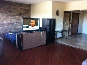 1 bedroom, desk, iron/ironing board, WiFi - View Loft in "mid-town Phoenix (phoenix,)