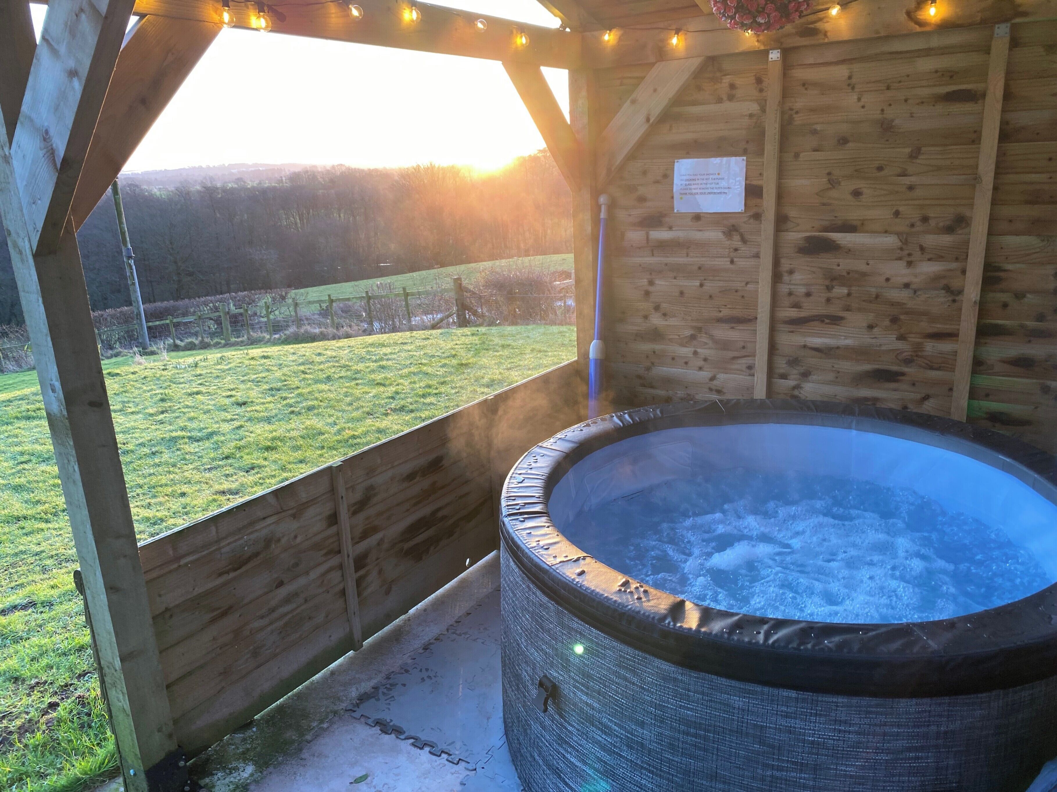  The hot tub is an extra charge_Enjoy the beautiful views over the Glen with a glass of your favourite tipple and enjoy the stars at night