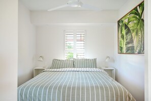 2 bedrooms, iron/ironing board, free WiFi, bed sheets - Recently renovated Portofino 6 - Beach-side holiday. (Noosa)