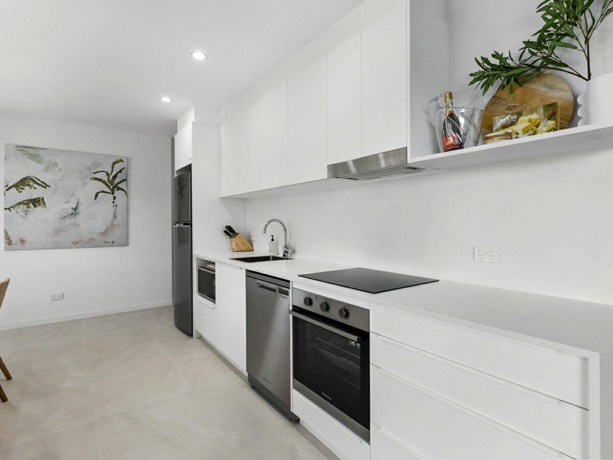 Portofino 8 - BEACHFRONT COMPLEXSTUNNINGLY RENOVATED PENTHOUSE — image 15