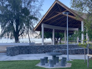 Property grounds - Tiny house by the sea with its private pool - under a tree (Punaauia)