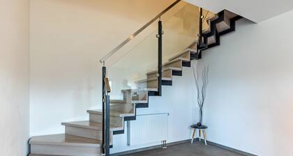 Modern Holiday Apartment "Schmuckstück" with Mountain View