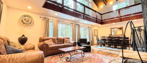 智能電視、壁爐、足球機、乒乓球設施