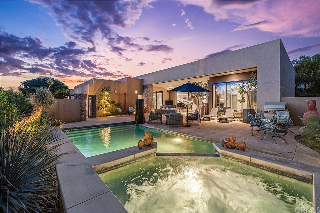 New! Stunning Modern Desert Retreat