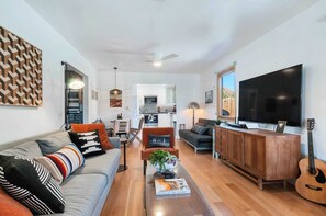 Televisión, Netflix, servicios de streaming y oficina 