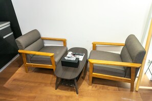 特色公寓, 2 间卧室, 无烟房 | 起居区 | 平板电视