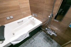 Amenidades de baño gratuitas, secadora de cabello, pantuflas, bidet 