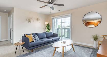 Camden 12B · ConTemporary Stay in Central Peoria