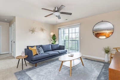 Camden 12B · ConTemporary Stay in Central Peoria