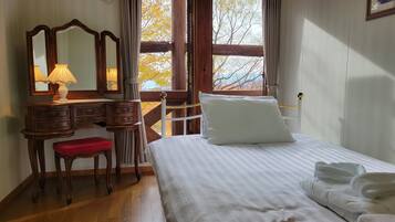 3 chambres, bureau, Wi-Fi gratuit, draps fournis